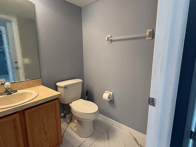 554 Bristol Cir — Photo 21