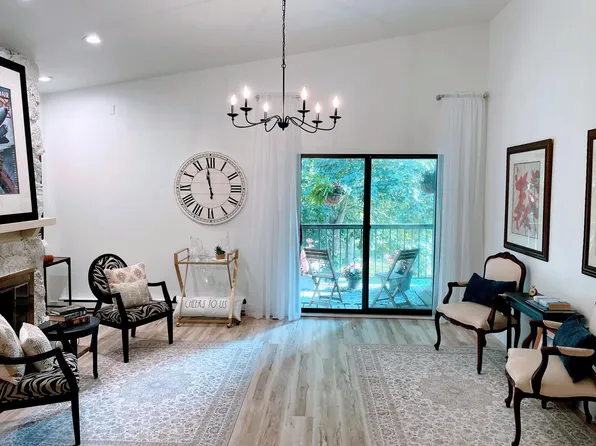 8607 North Servite DRIVE #215, Milwaukee, WI 53223