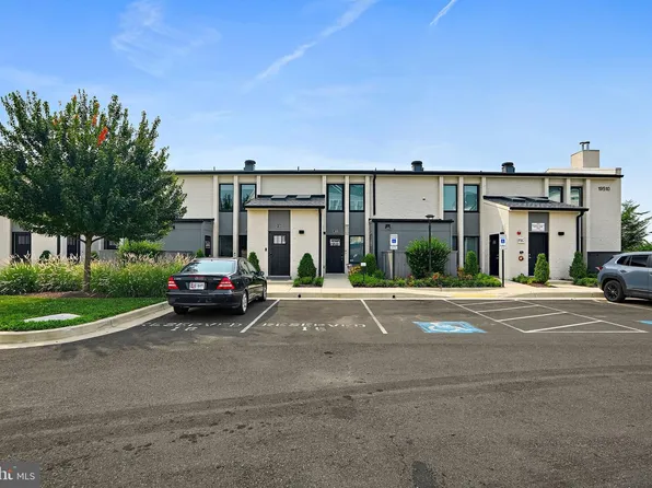 19510 Village Walk Dr Unit 2-102, Montgomery Village, MD 20886