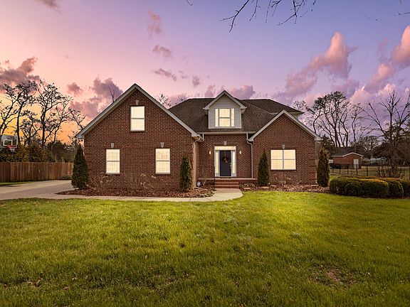 2nd image of 208 Oscar Ct