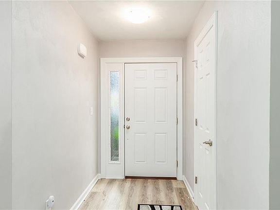 5th image of 242 Misty Pointe Lane