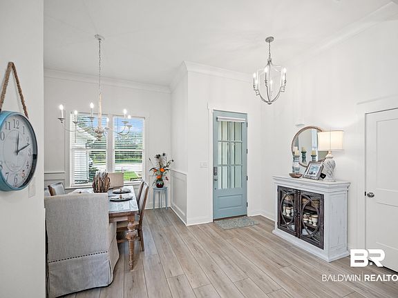 5th image of 4601 Surrey Ln