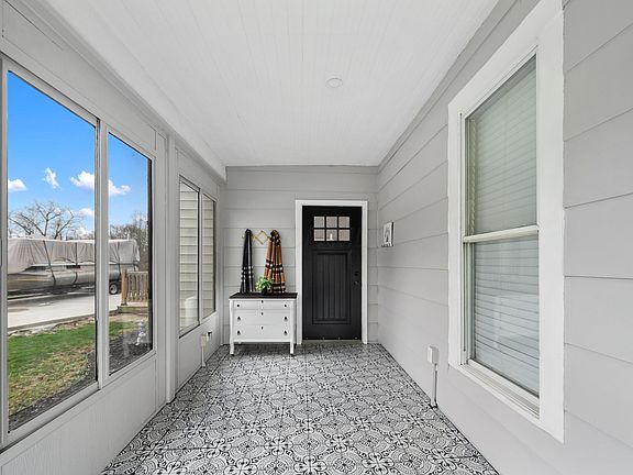 4th image of 8385 Main St