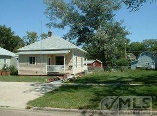 564 Montana Ave SW, Huron, SD 57350