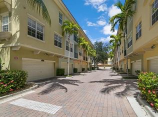 2700 Ravella Way, Palm Beach Gardens, FL 33410