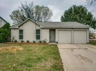 402 Curts Dr, Grand Prairie, TX 75052