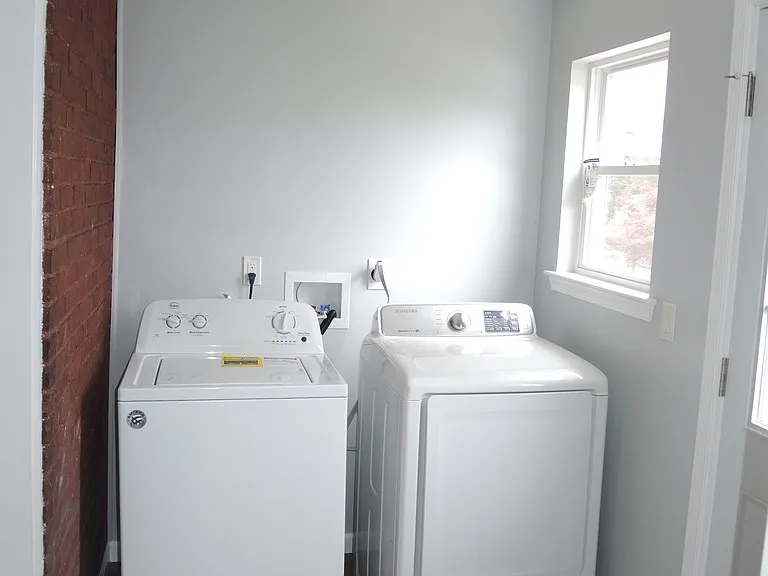 1107 W Lincoln St — Photo 7
