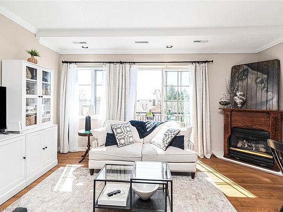 3rd image of 262 Dundas St E #311