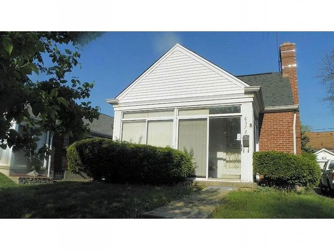 8372 Jadwin St photo 1