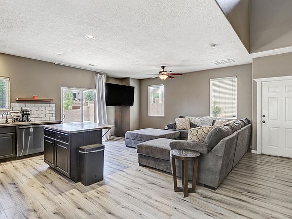 3rd image of 2613 Violeta Cir SE