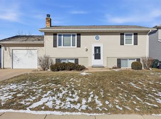 3500 Sue Ln NW, Cedar Rapids, IA 52405
