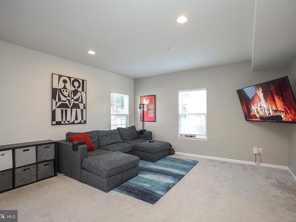 1st image of 1024 Cook Dr SE