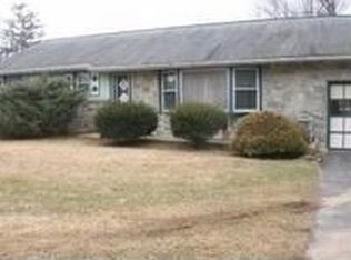 293 Sun Valley Dr, Leola, PA 17540
