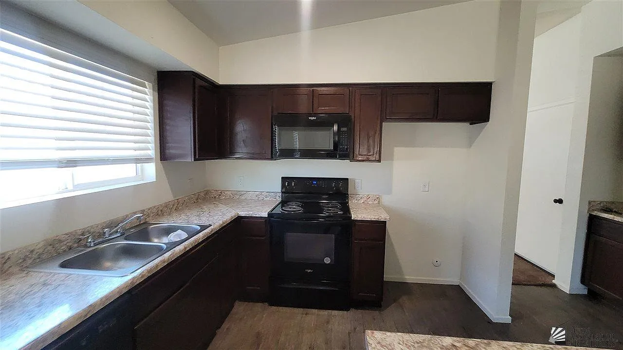 4 bed, 2.0 bath, 1537 sqft, $1,700 — Photo 4