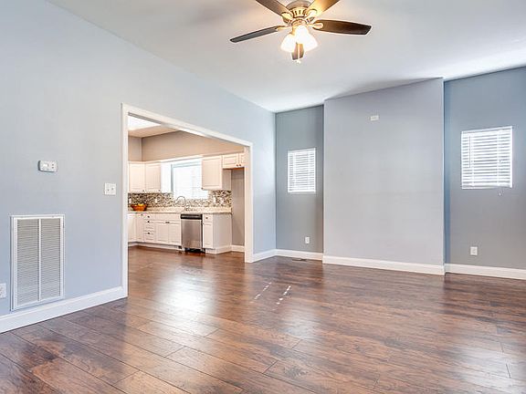 4th image of 2632 Woodbine Ave