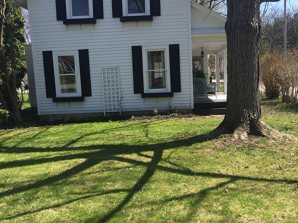 1st image of 426 E 6th St