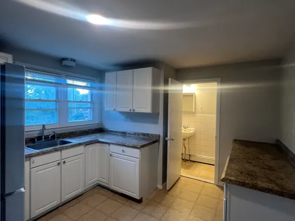 28 Concord St APT 10, Ashland, MA 01721