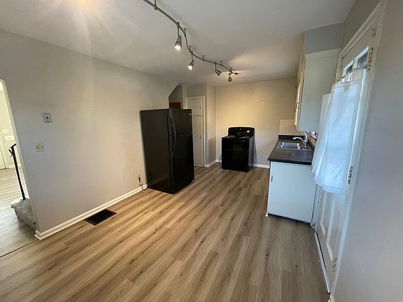 2nd image of 1676 W 3rd Ave