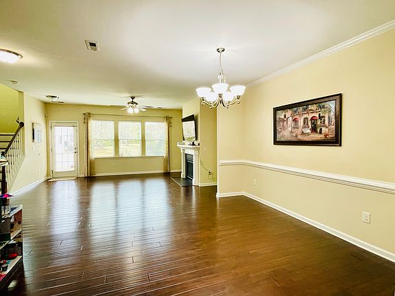 Huge living /dining space with open floor concept (plenty of sunlight)