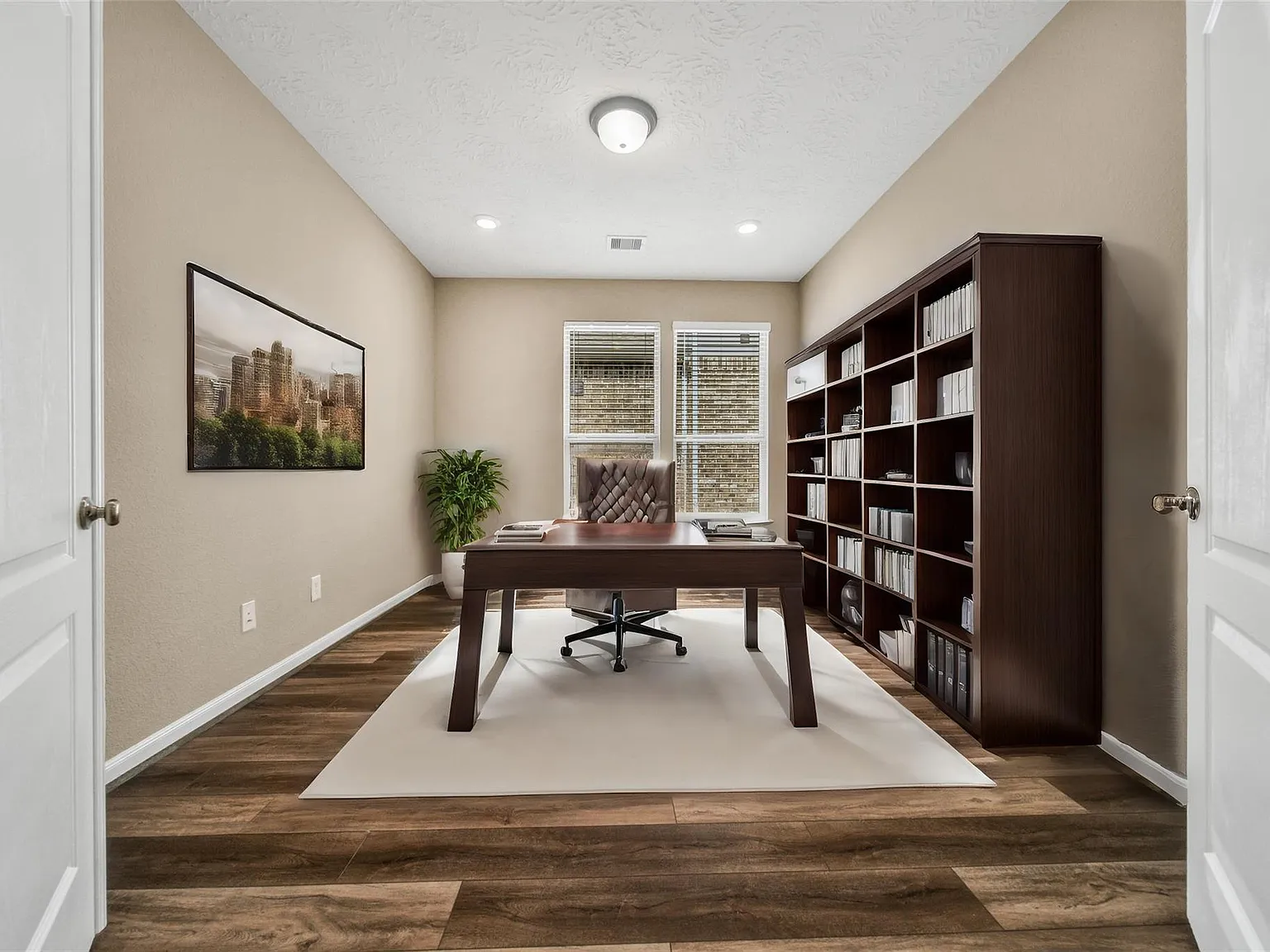 3 bed, 2.0 bath, 2419 sqft, $2,649 — Photo 3