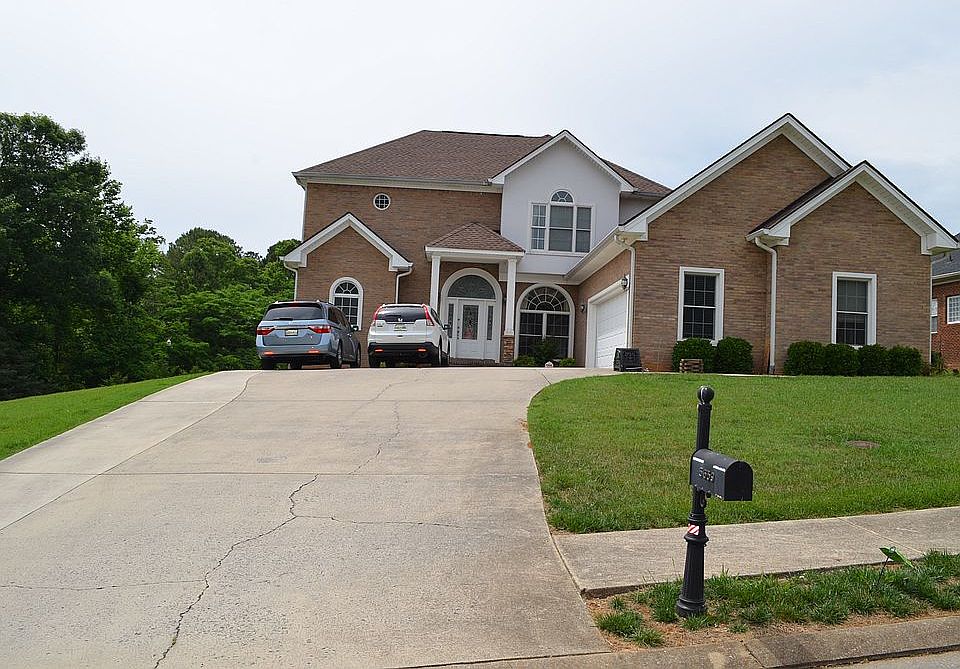 1st image of 5639 Avenwood Cir NW