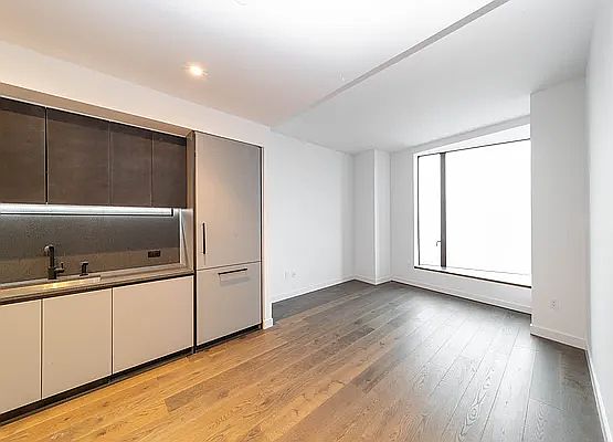3rd image of 11 Hoyt St APT 39E