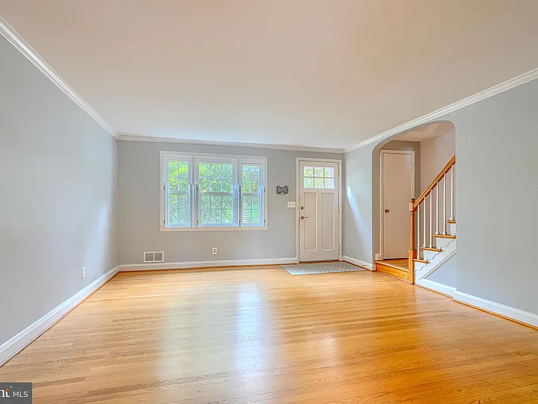 372 Old Trail Rd — Photo 6