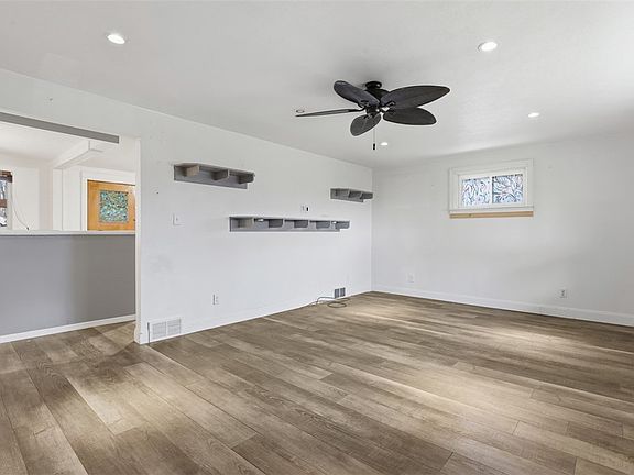 5th image of 30 Robb Ln