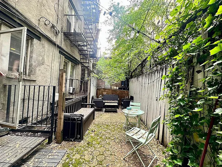 417 W 43rd St #1R — Photo 1
