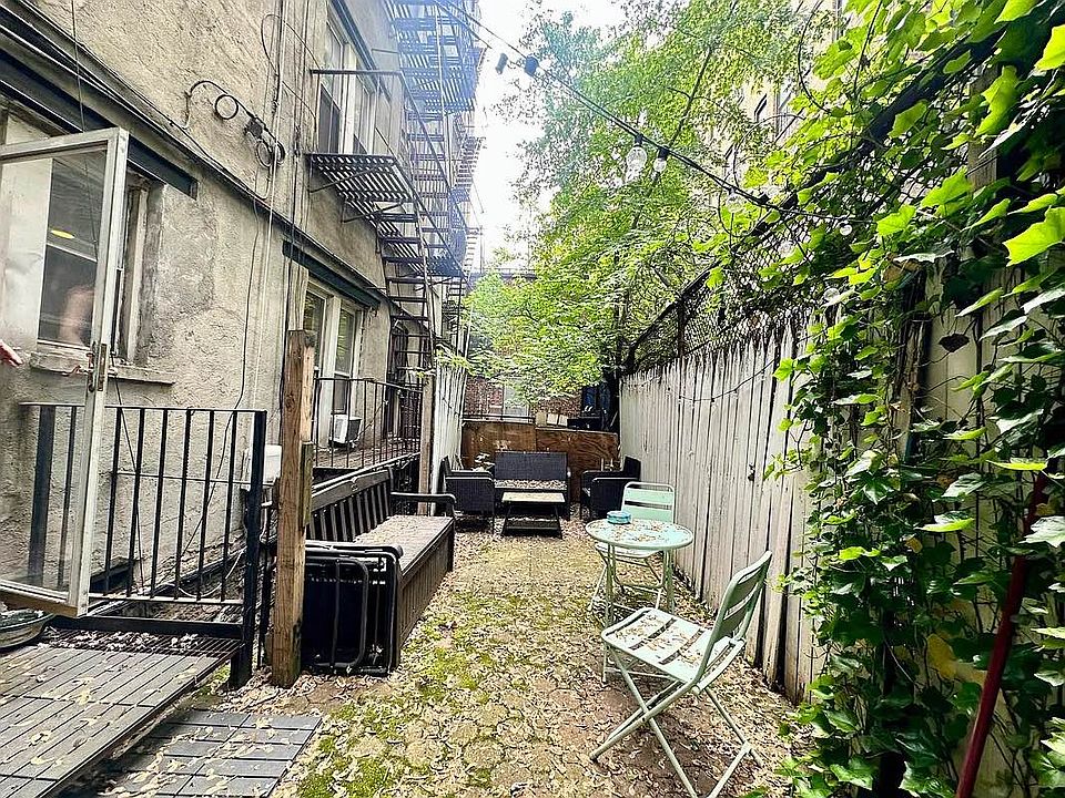 1st image of 417 W 43rd St #1R