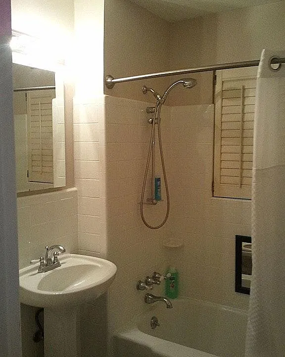 Bath/shower