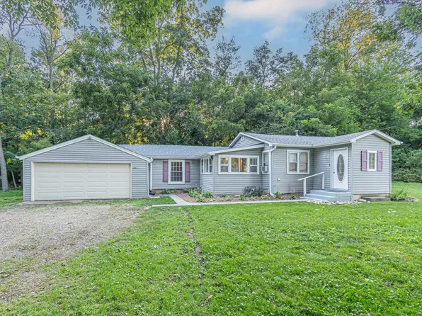 4505 W Wonder Lake Dr, Wonder Lake, IL 60097