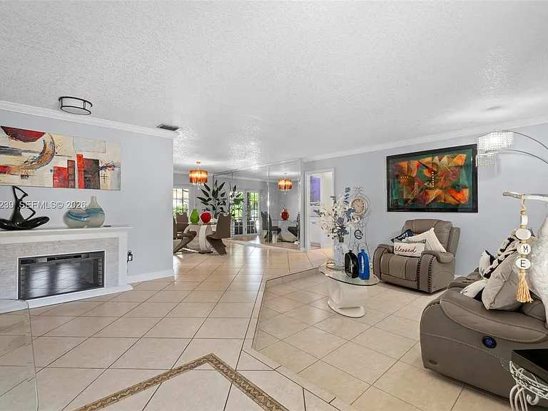 14012 SW 38th Ter — Photo 7