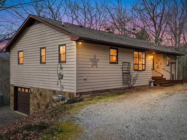 220 Laurel Dr, Franklin, NC 28734