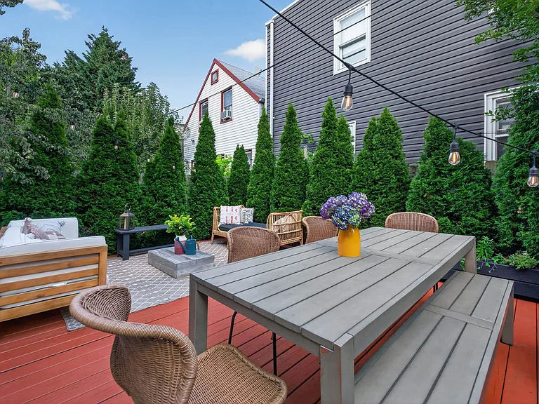 112 Webster Ave #1 — Photo 42