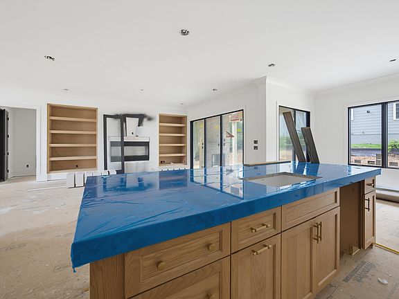 3rd image of 413 Pinecroft Dr