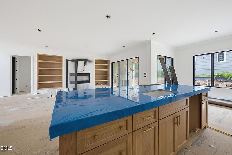 Current listing photograph 2 of 413 Pinecroft Drive
