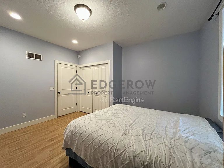 6926 Lake Michigan Dr — Photo 13