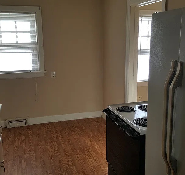 122 N Sedgwick St — Photo 6