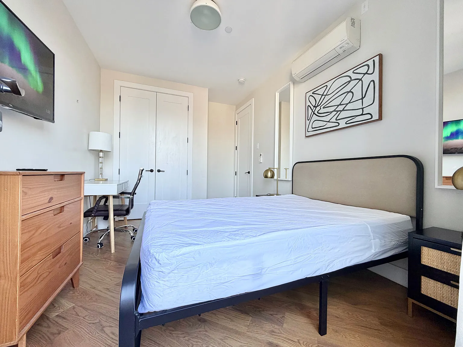 4 bed, 4.0 bath, 1100 sqft, $1,370 — Photo 3