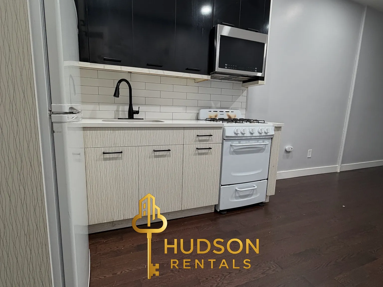 2 bed, 800 sqft, $2,200 — Photo 1