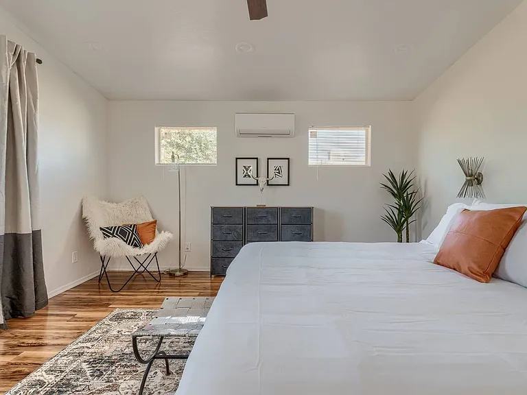 Los Altos — Photo 8