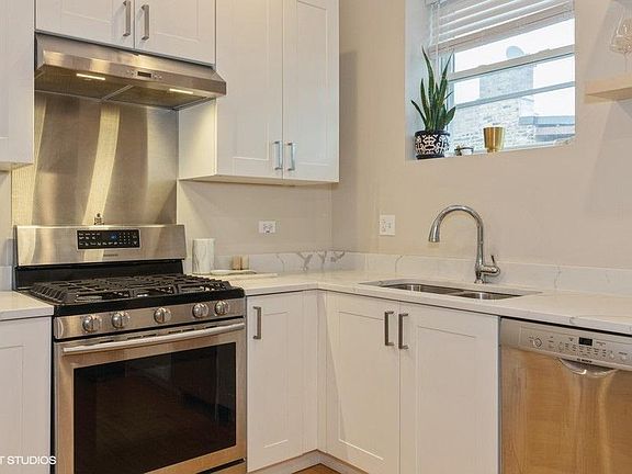 4th image of 2151 W Cortez St #Penthouse