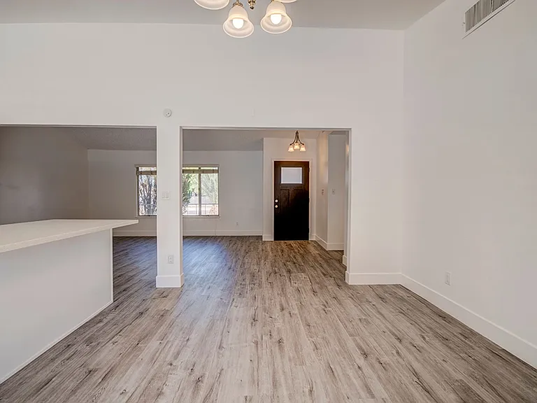 5461 Palmyra Ave — Photo 17