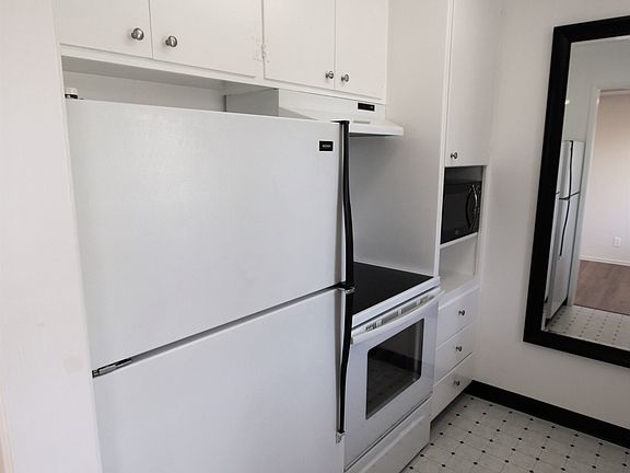 Kitchen with Glass top stove