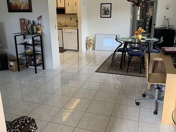 3rd image of 239 E Piedmont #2390