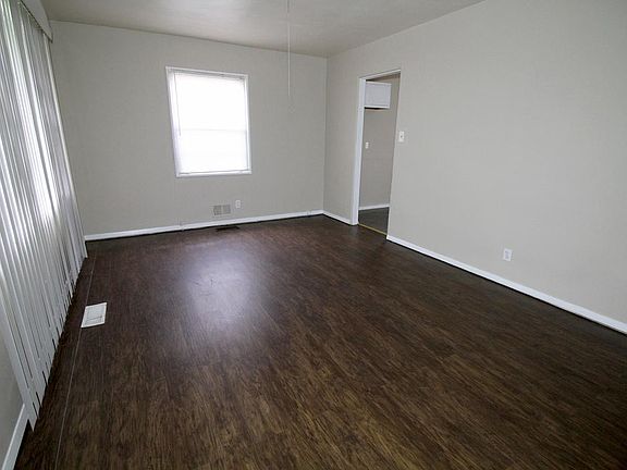 3rd image of 4762 Vernon Ave
