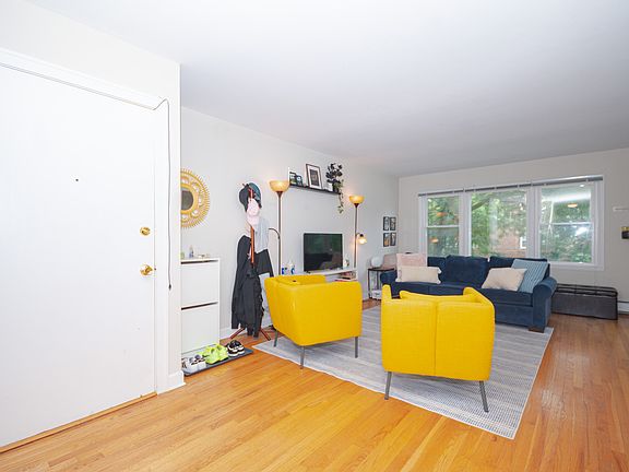 2nd image of 2724 W Berwyn Ave APT 2B