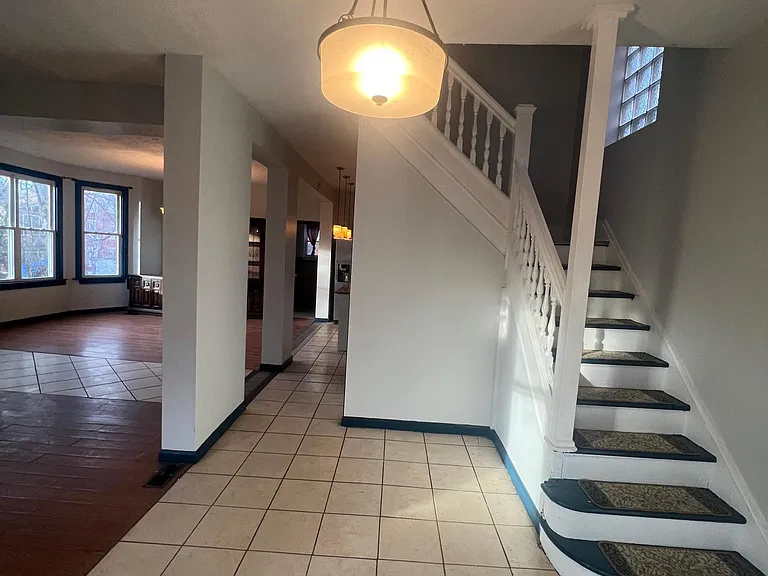409 Zara St — Photo 15