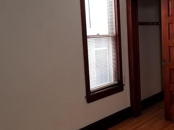 4th image of 3327 N Oakley Ave Floor 2